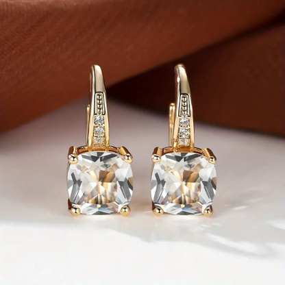 Boucles d'oreilles créoles élégantes avec pierres scintillantes