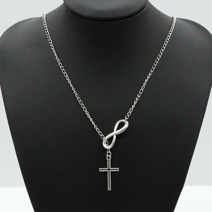 Fleuroux® | Collier Croix en Nombre de Chance 8 Fait Main