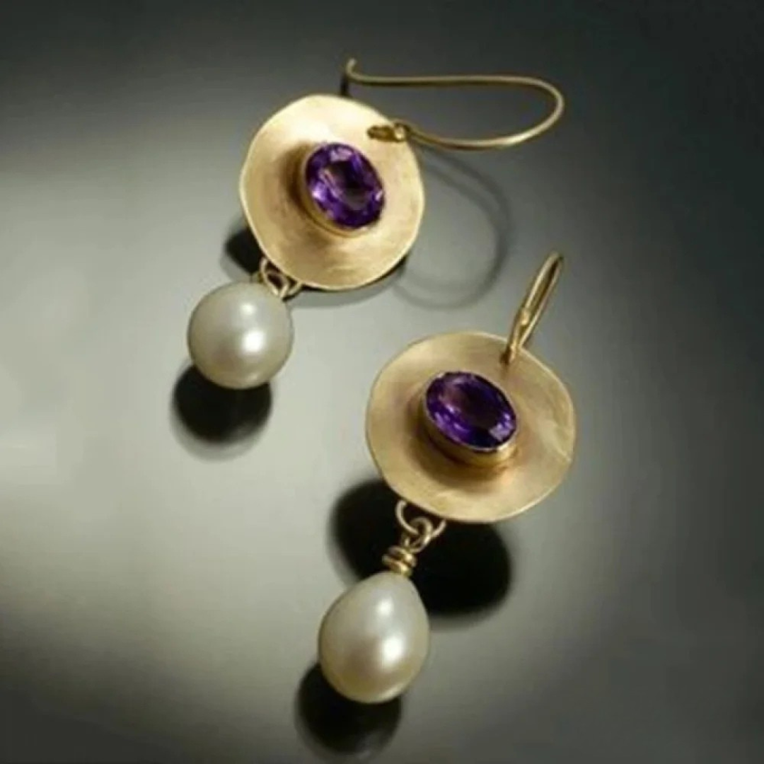Boucles d'oreilles en or avec zircon violet et perle