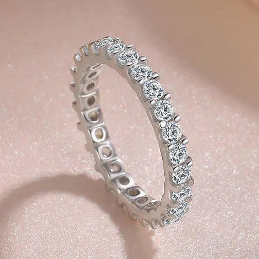Bague en argent avec insertions de zirconium