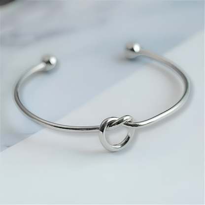 Bracelet en Or avec Détail de Noeud
