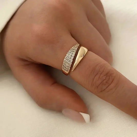 Bague Élégante avec Pierres Étincelantes