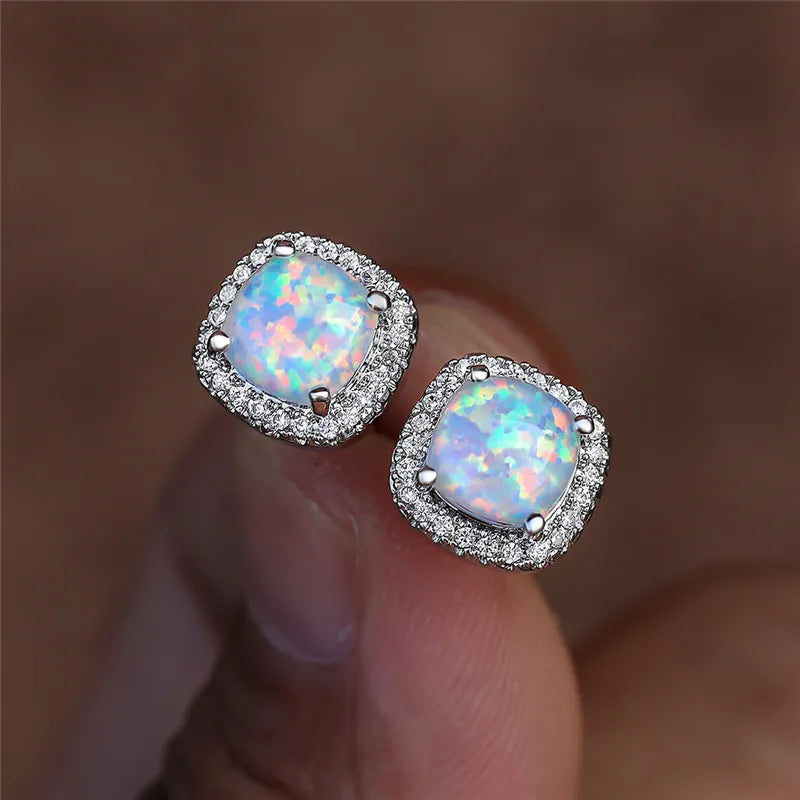 Boucles d'oreilles élégantes en argent avec des vuuropales blanches rondes