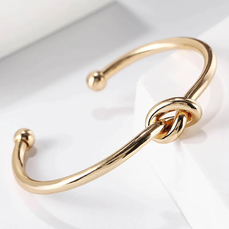 Bracelet en Or avec Détail de Noeud