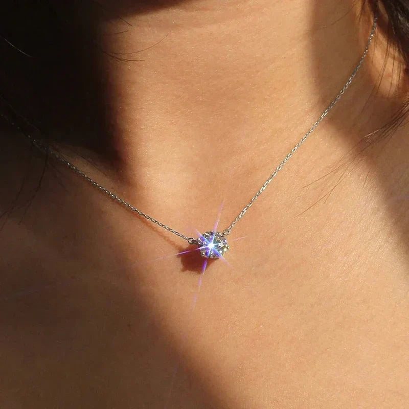 Collier solitaire élégant avec cristal