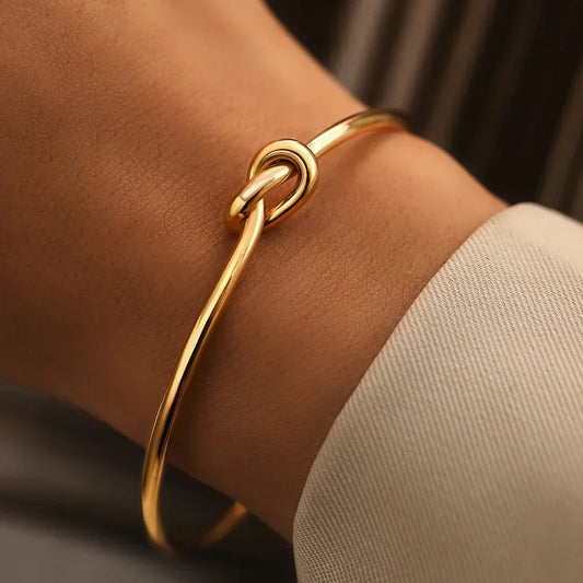 Bracelet en Or avec Détail de Noeud