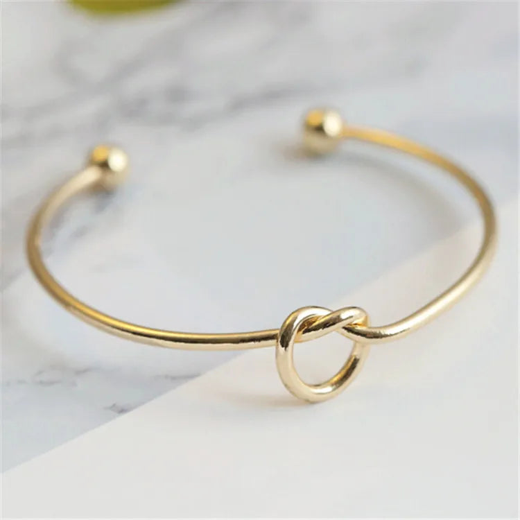 Bracelet en Or avec Détail de Noeud