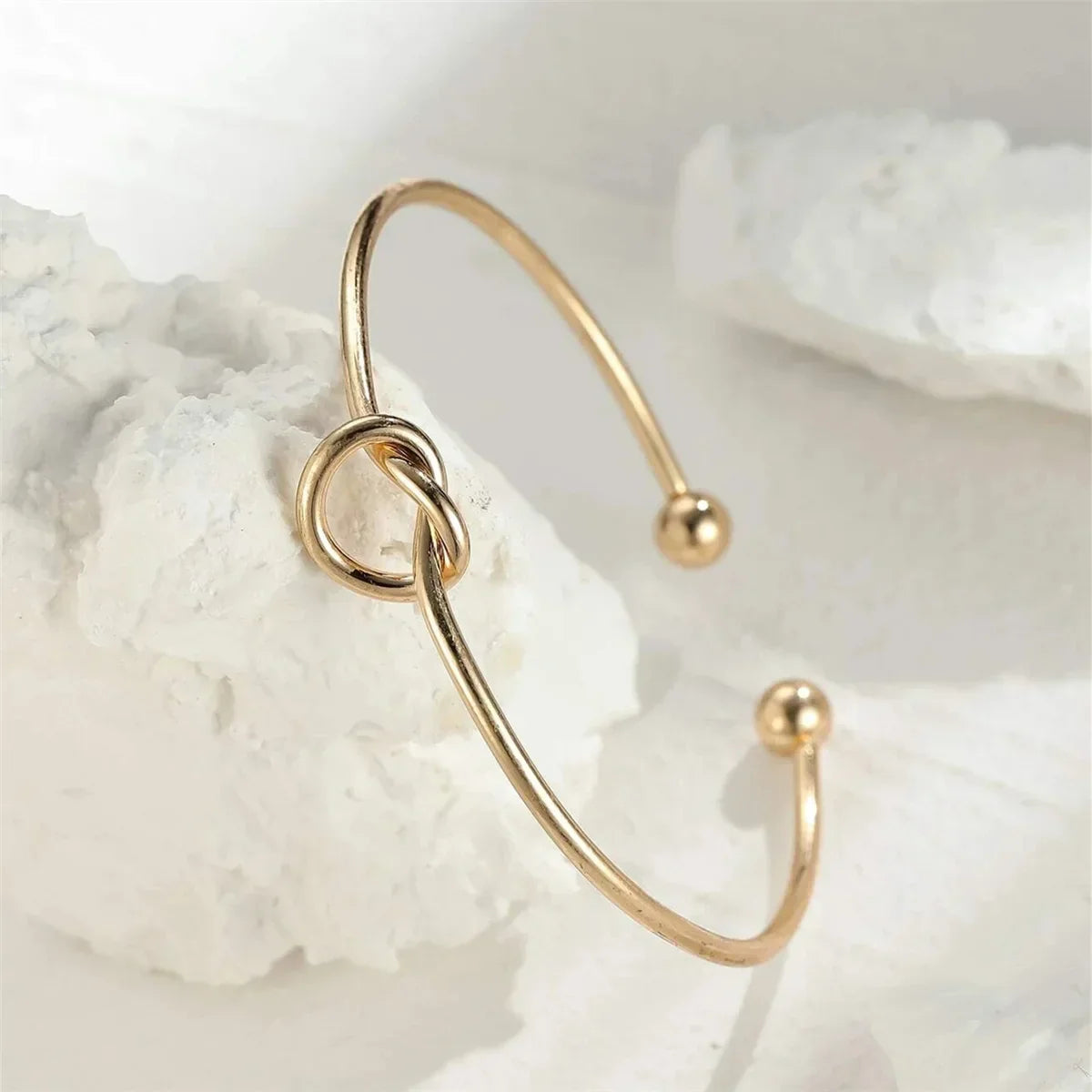 Bracelet en Or avec Détail de Noeud