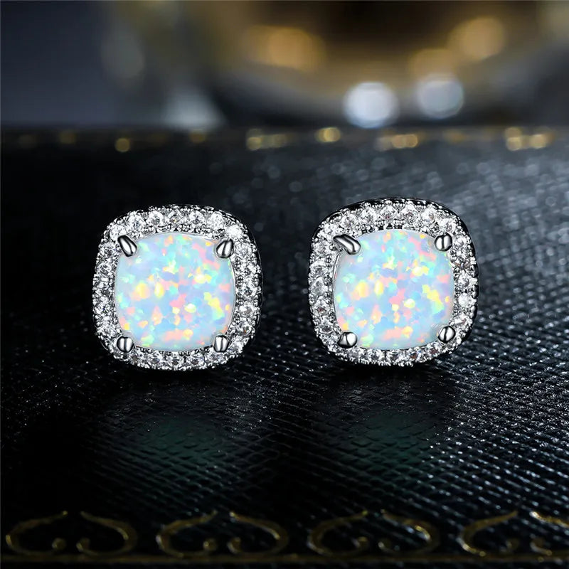 Boucles d'oreilles élégantes en argent avec des vuuropales blanches rondes