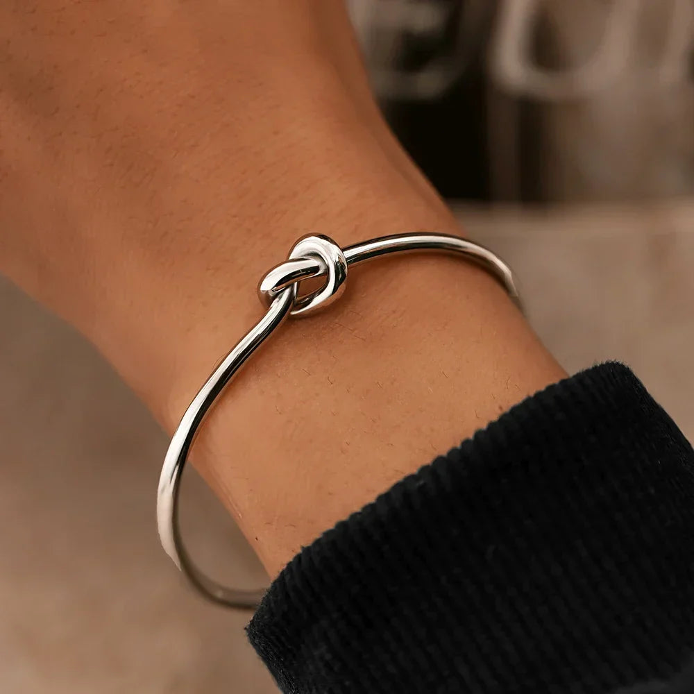 Bracelet en Or avec Détail de Noeud