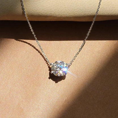 Collier solitaire élégant avec cristal