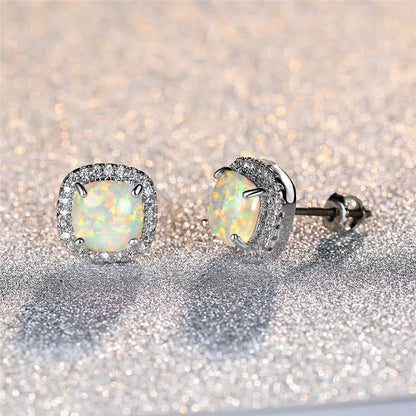 Boucles d'oreilles élégantes en argent avec des vuuropales blanches rondes