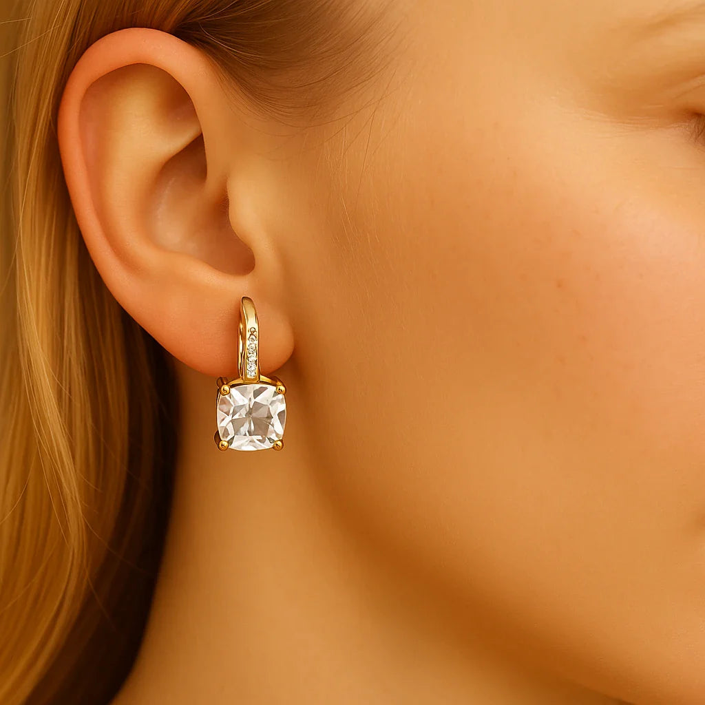 Boucles d'oreilles créoles élégantes avec pierres scintillantes