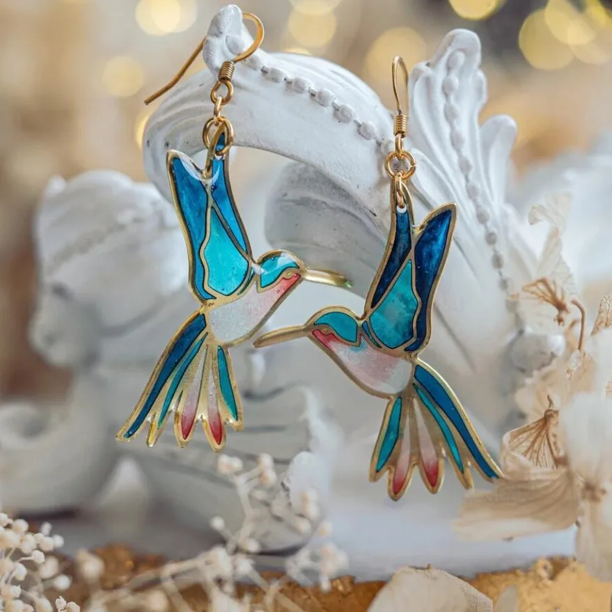 Boucles d'oreilles avec colibri en or et émail bleu