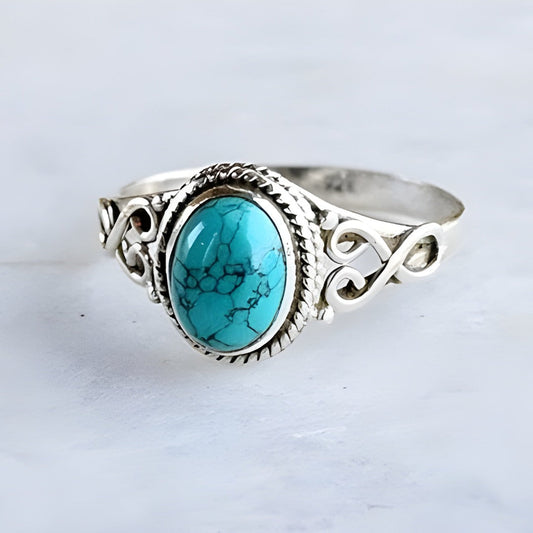Bague ovale en argent intemporelle avec turquoise