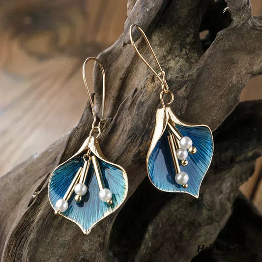 Boucles d'oreilles avec motif de lys en or et bleu avec perles