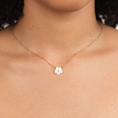 Collier de Fleurs Épanouies
