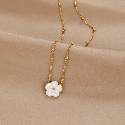 Collier de Fleurs Épanouies