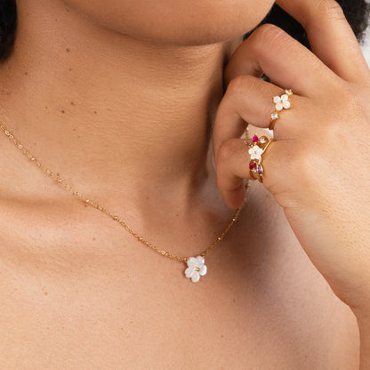 Collier de Fleurs Épanouies